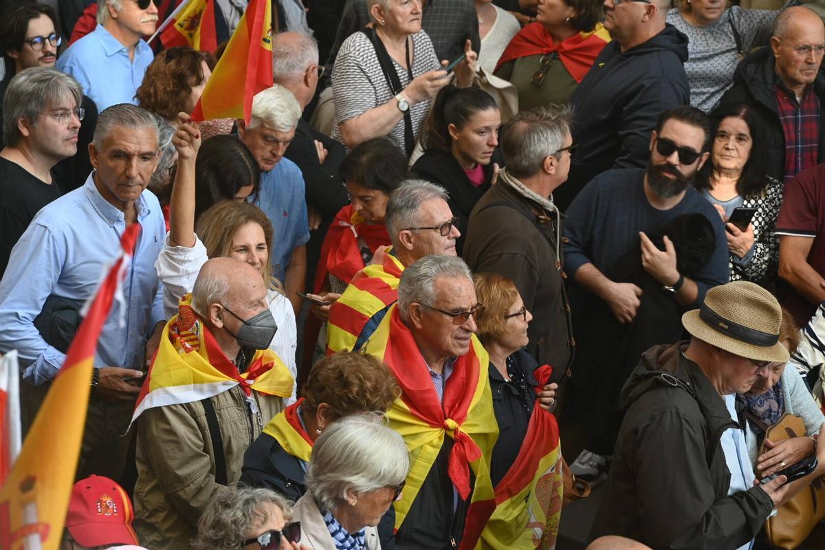 Concentració a la plaça Sant Jaume convocada pel PP contra la amnistia
