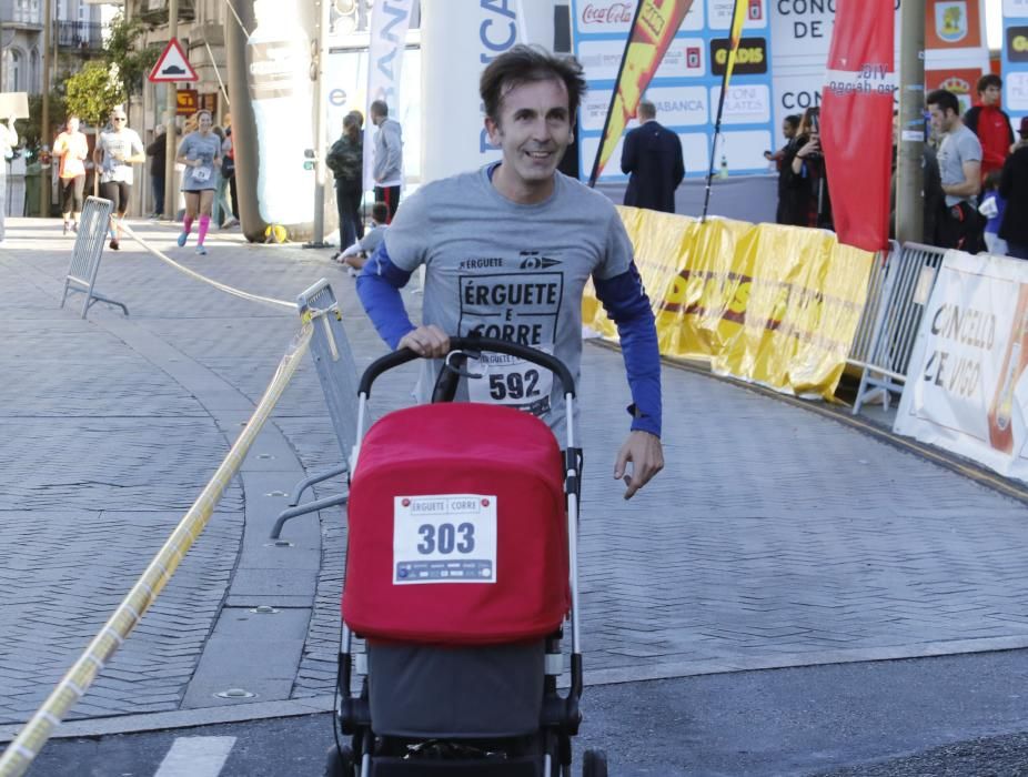 Daniel Bargiella se proclamó ganador de una carrera que llenó Vigo de humanidad