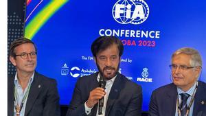 Jorge Paredela, Ben Sulayem y Saez de Barros, en rueda de prensa en Barcelona