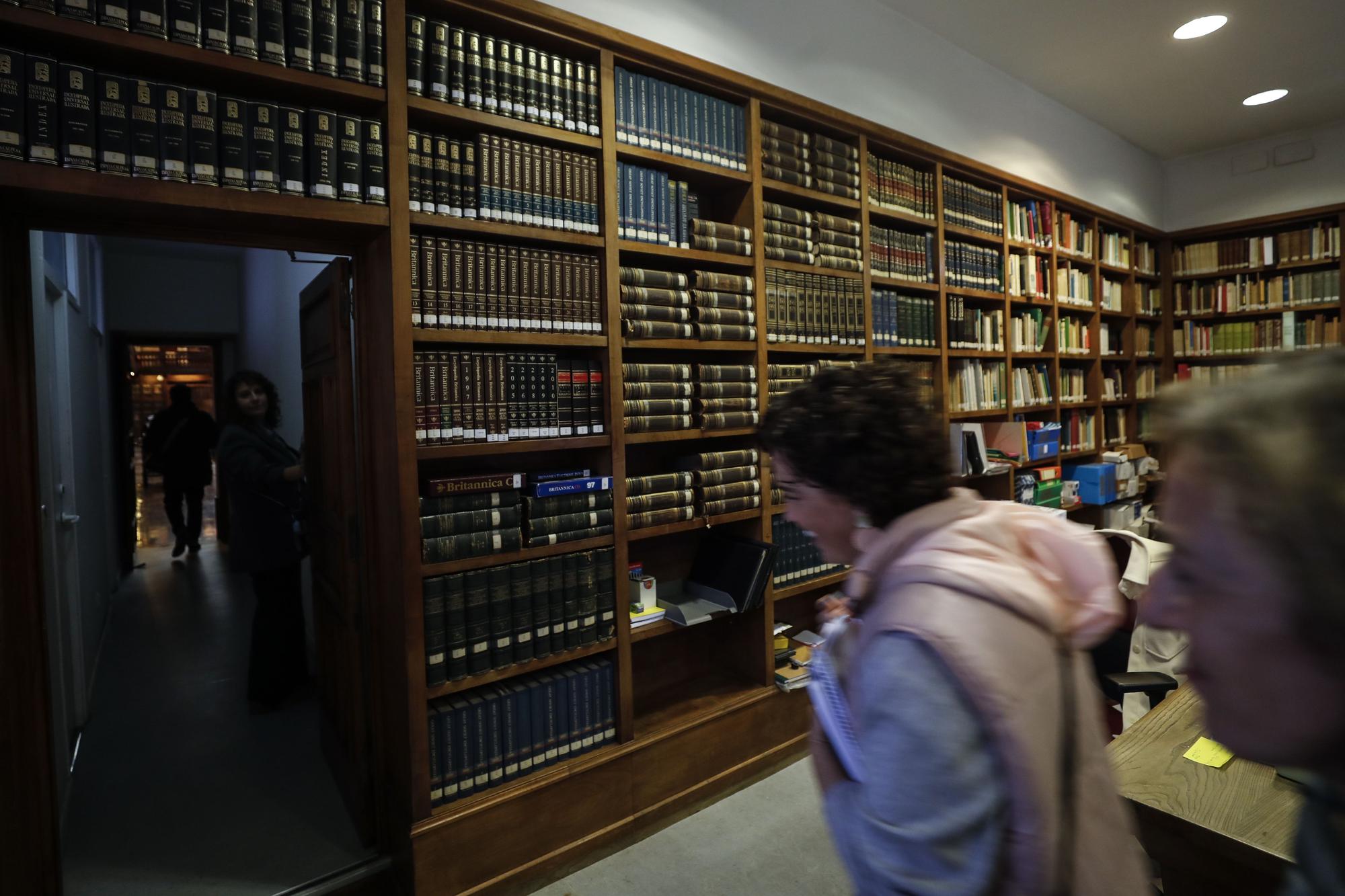 EN IMÁGENES: Los tesoros de la Universidad de Oviedo salen a la luz