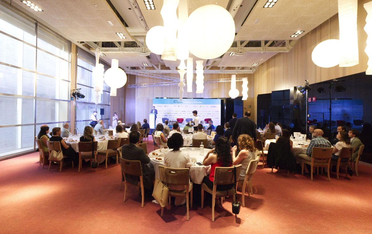 Panorámica de los invitados al foro, este viernes en el Hotel Alfonso de Zaragoza.