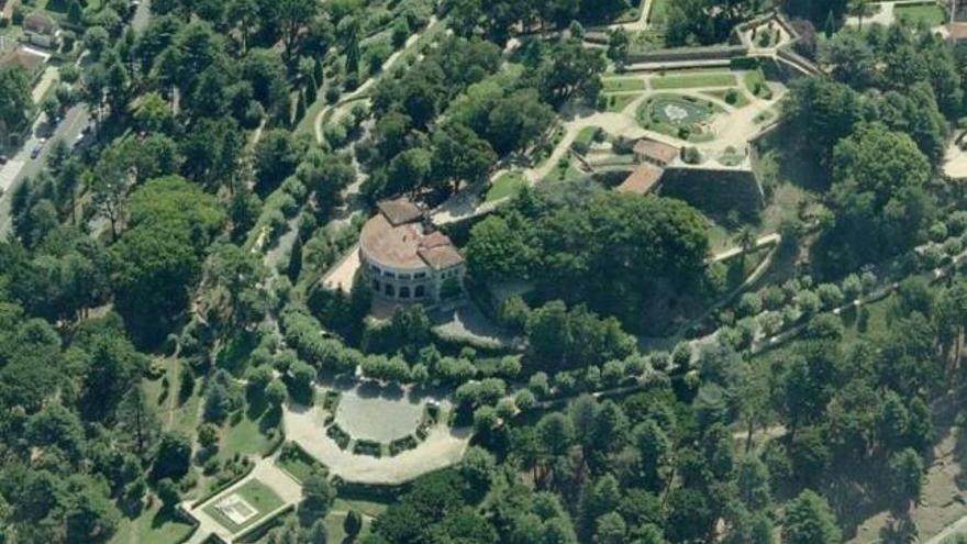 Aspecto actual de la Fortaleza do Castro con El Castillo adosado al baluarte del Diamante.  // Fdv