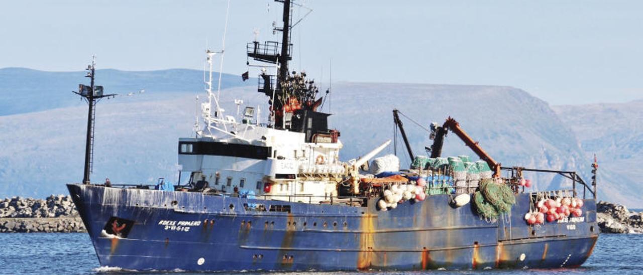 El barco vigués &quot;Adexe Primero&quot;, detenido en julio por Rusia, en una foto de archivo. // Roar Jensen / Shipspotting