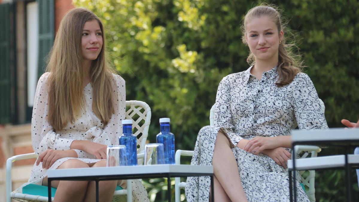 Los reyes y sus hijas, Leonor y Sofía, se reúnen en Barcelona con premiados por la Fundació Princesa de Girona