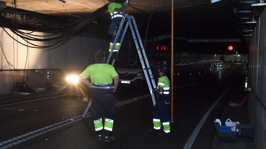 Reabierto el túnel de la Marina tras quedar cortado por un bus atascado