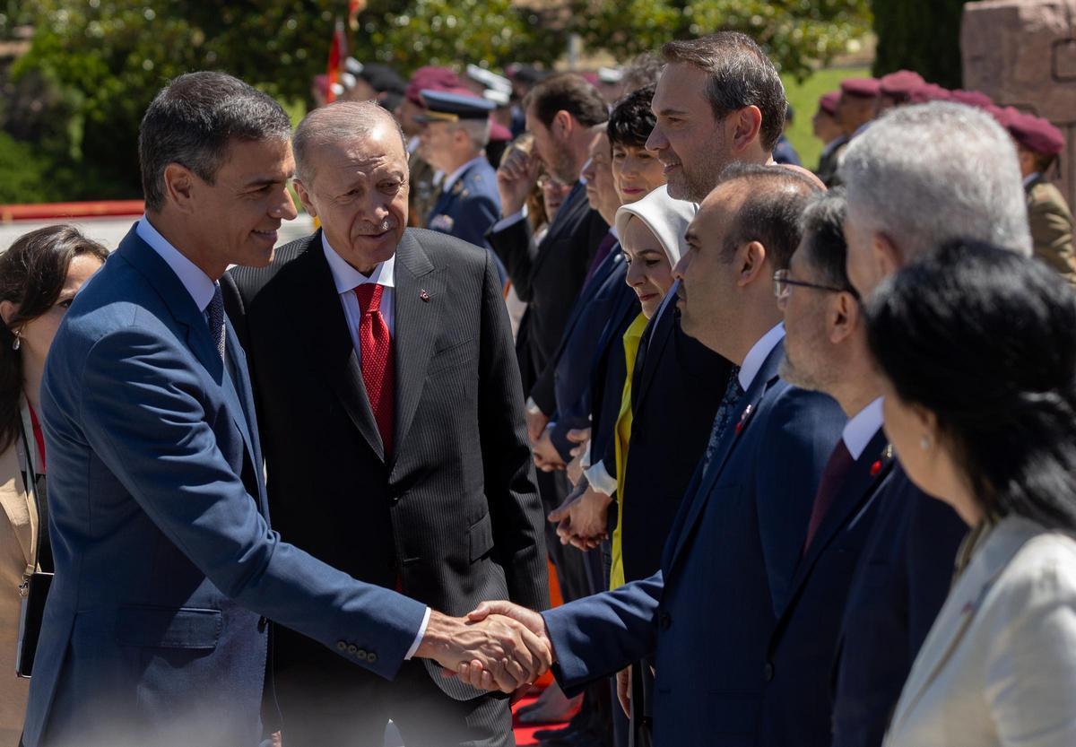 Sánchez recibe con honores a Erdogan en La Moncloa