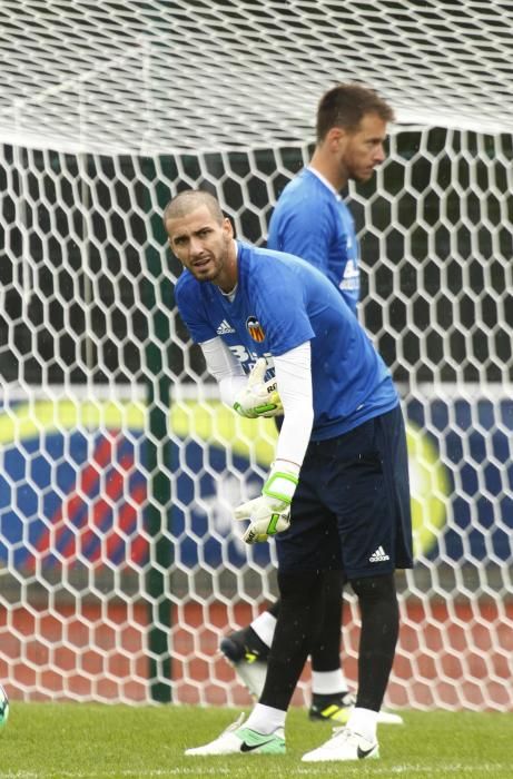 Intenso entrenamiento del Valencia en Évian-les-Bains