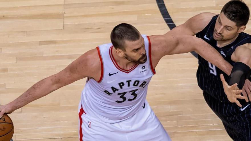 Gran labor de Marc Gasol e Ibaka para lograr la victoria