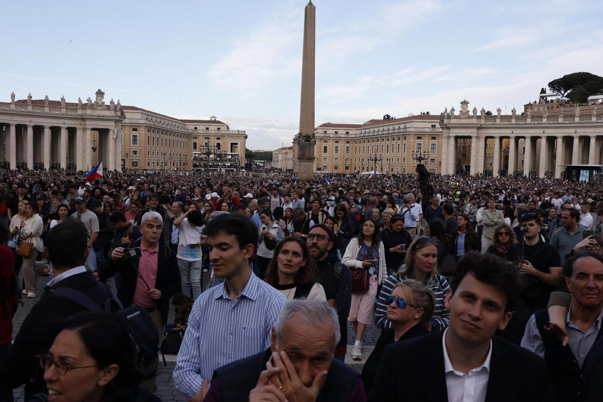 Las imágenes del cónclave por dentro: los cardenales en la Capilla Sixtina.