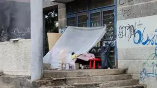 "Tenemos un campamento instalado en plena calle": un vecino relata la situación límite en un barrio de Santa Cruz