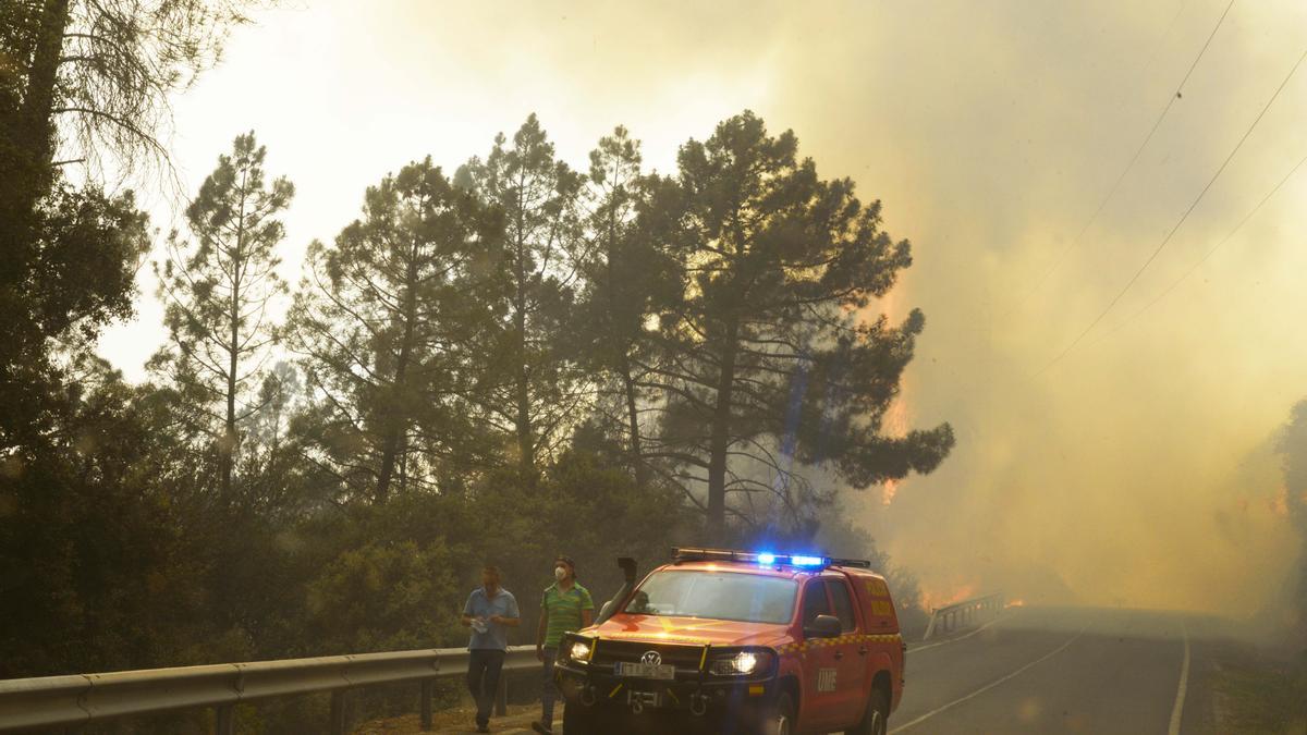 La ola de incendios que asola Galicia sigue sin control tras arrasar más de 31.500 hectáreas