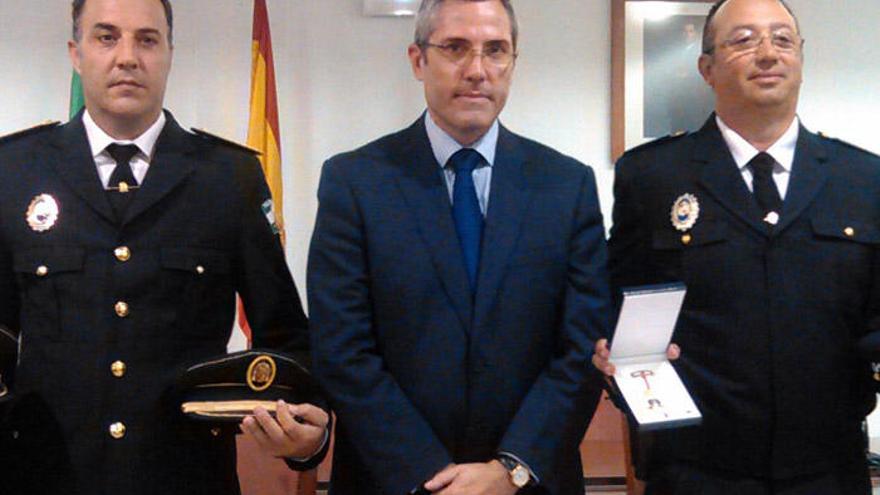 El alcalde de Mijas, Juan Carlos Maldonado, y a la izquierda el exintendente Juan Manuel Rosas.