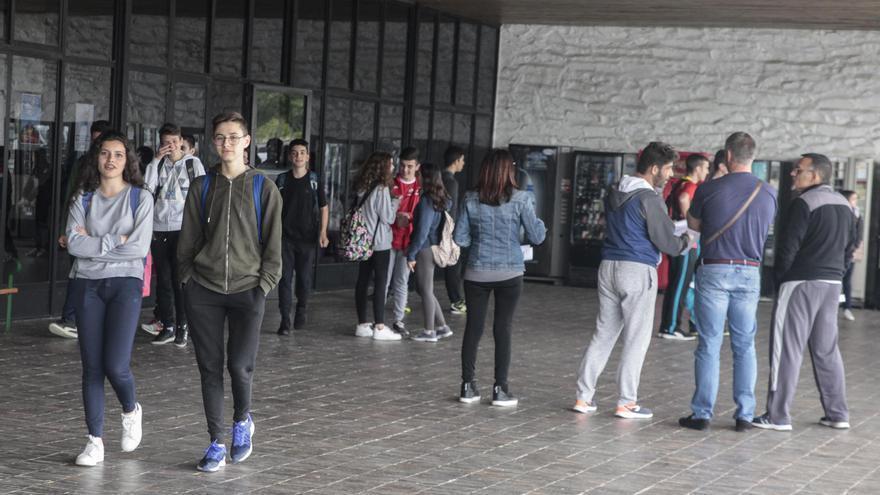 Alumnos del instituto de Cáceres afectados por el viaje de fin de curso temen que no les devuelvan el dinero