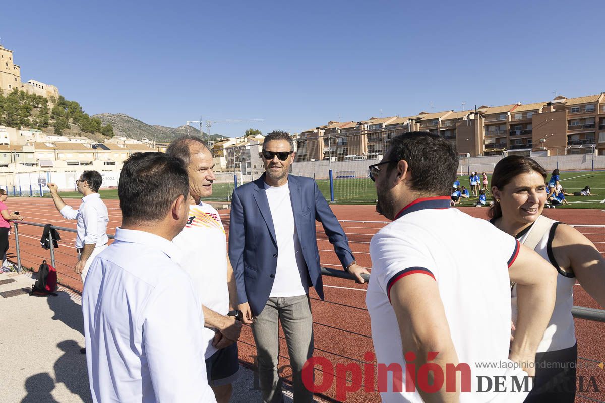 Abel Antón vistiba la Escuela Municipal de Atletismo de Caravaca