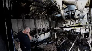 Los vecinos de Calypo-Fado, entre escombros y ceniza tras el incendio de Méntrida: "He perdido el trabajo de toda una vida"