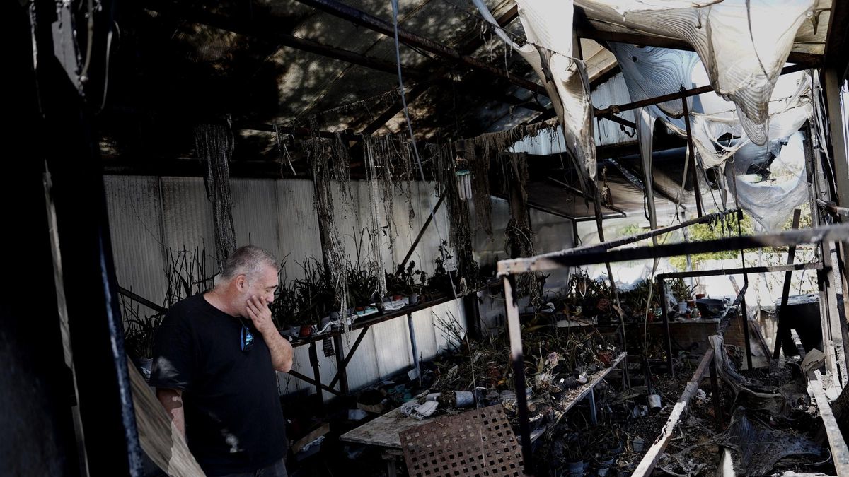 Vecinos de Calypo-Fado, una urbanización próxima a Navalcarnero, lamentan los estragos del incendio de Méntrida.