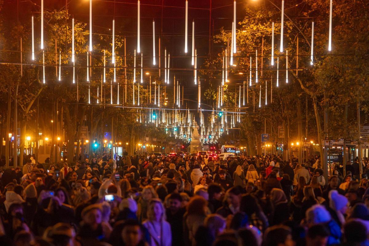 Las imágenes del encendido de las luces de Navidad en Barcelona