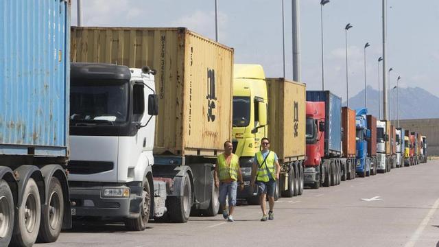 La huelga de estibadores pone en riesgo 4.000 empleos en la cerámica