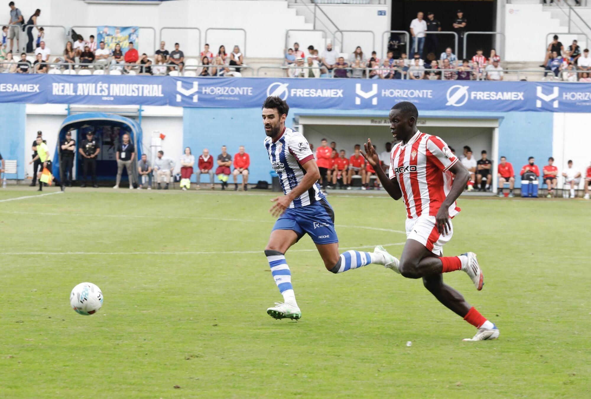 EN IMÁGENES: Partido amistoso entre Real Avilés y Real Sporting