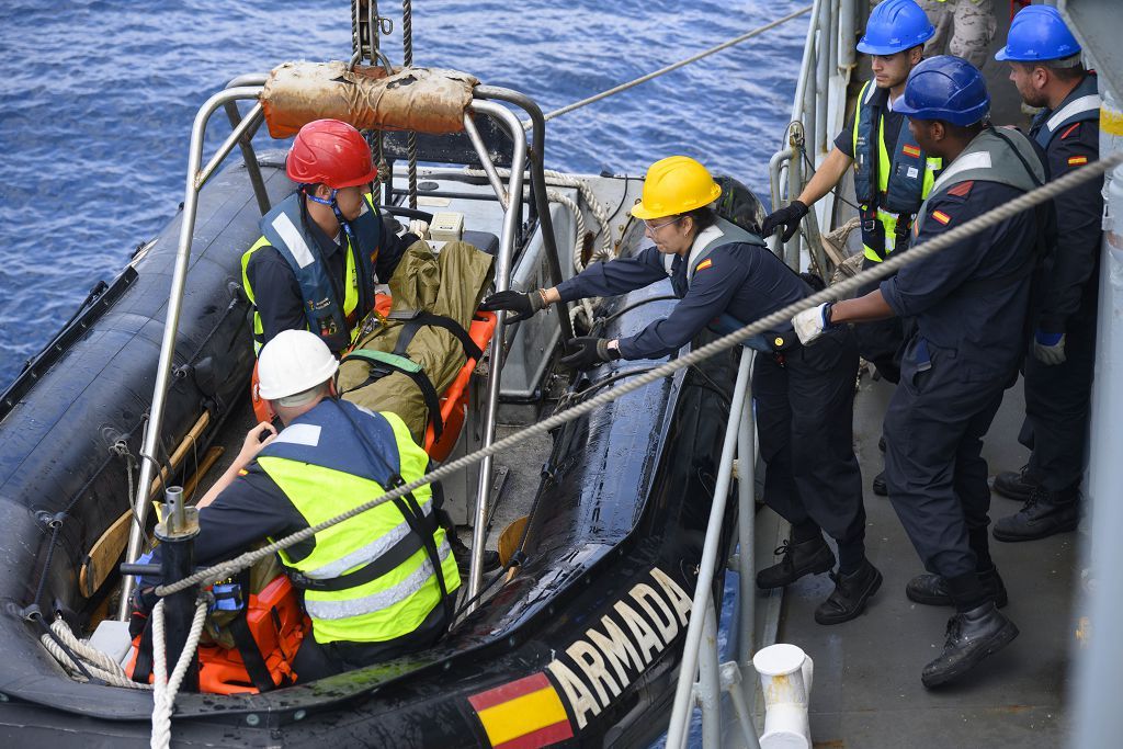 La Armada simula el accidente de un submarina para rescatar a su tripulación