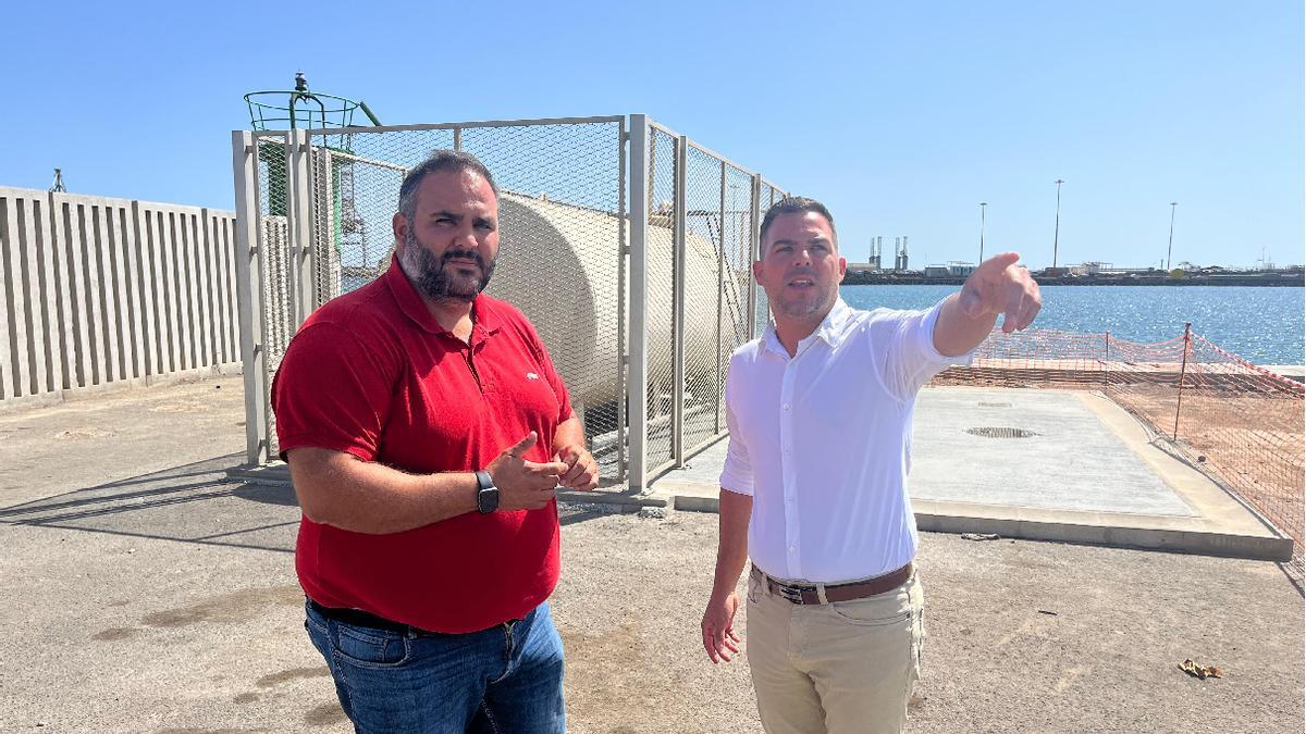 El vicepresidente, Jacobo Medina, y el consejero de Pesca, Samuel Martín.