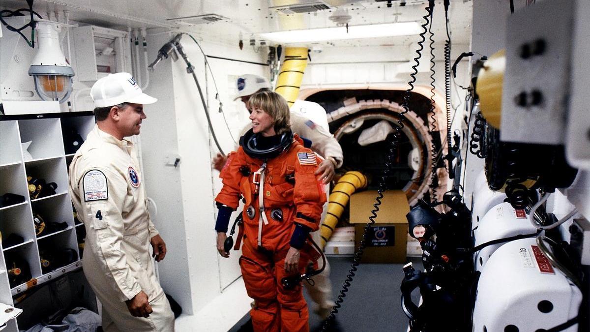 La ponente en SUTUS y astronauta ya retirada, Susan Kilrain, durante una de sus misiones.
