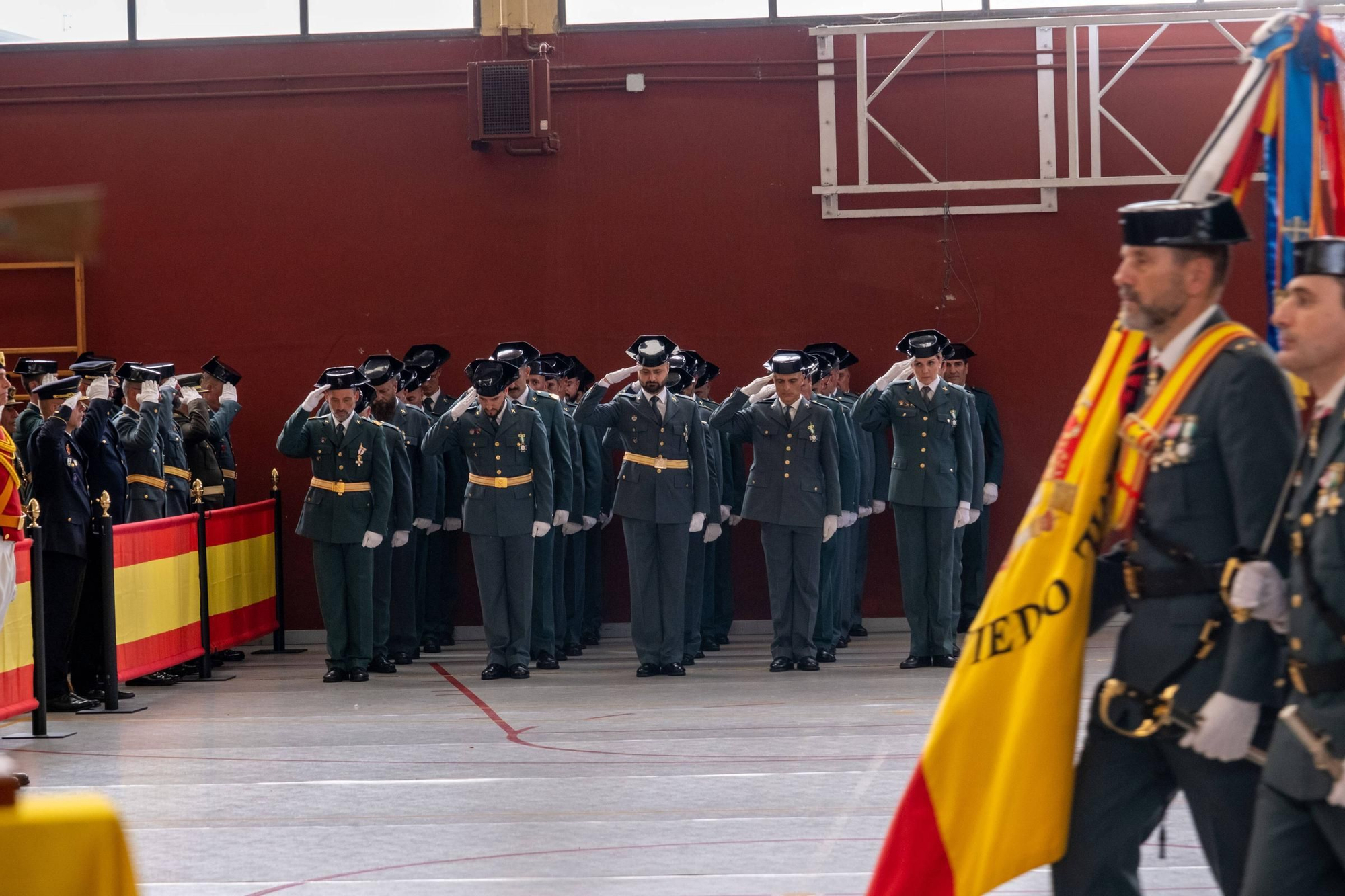 EN IMÁGENES: Así fueron los actos en Oviedo del 179 aniversario de la Guardia Civil