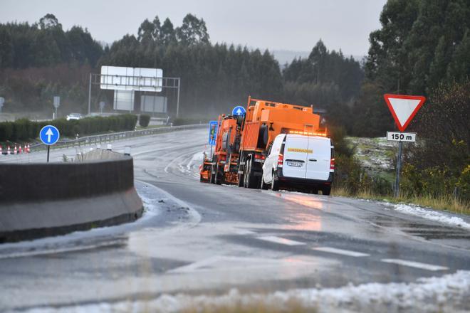 La nieve llega a la montaña de A Coruña