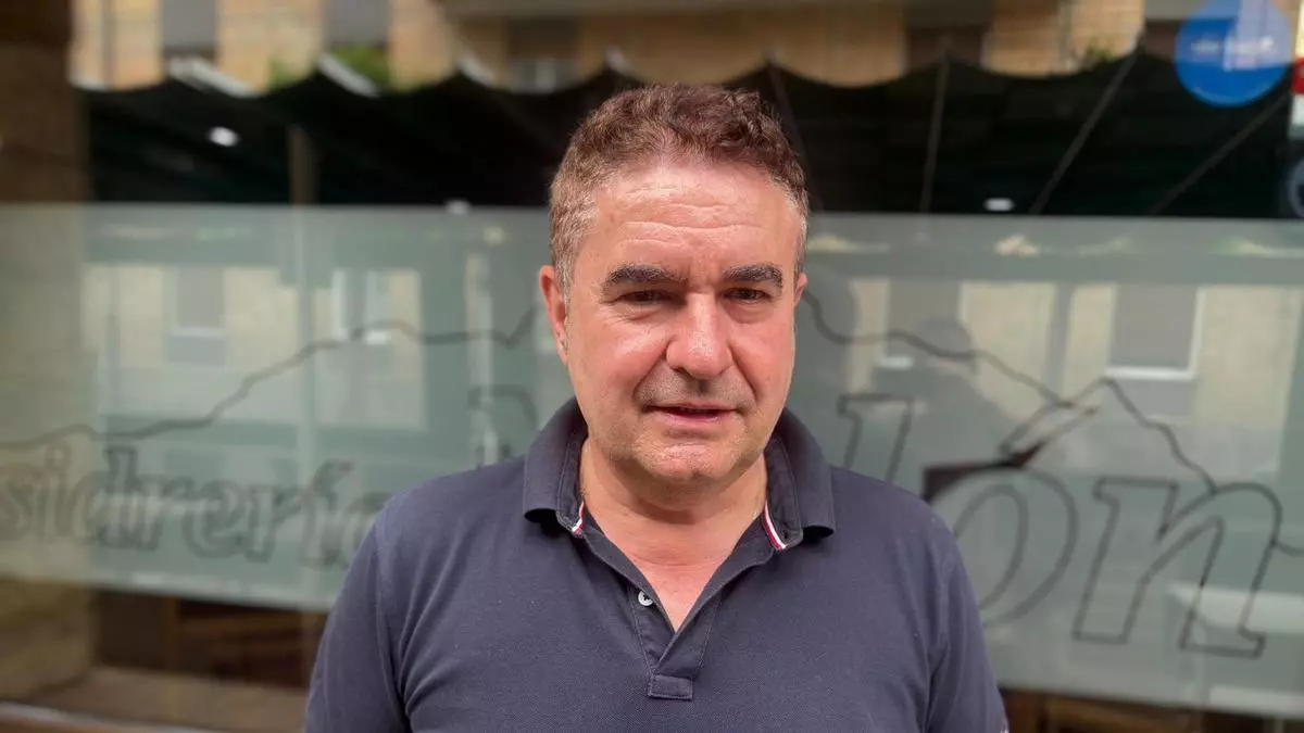 Luis Benito García, historiador e impulsor de la candidatura de la sidra a Patrimonio de la Unesco: "El cultivo de manzana puede fijar población joven en la zona rural"