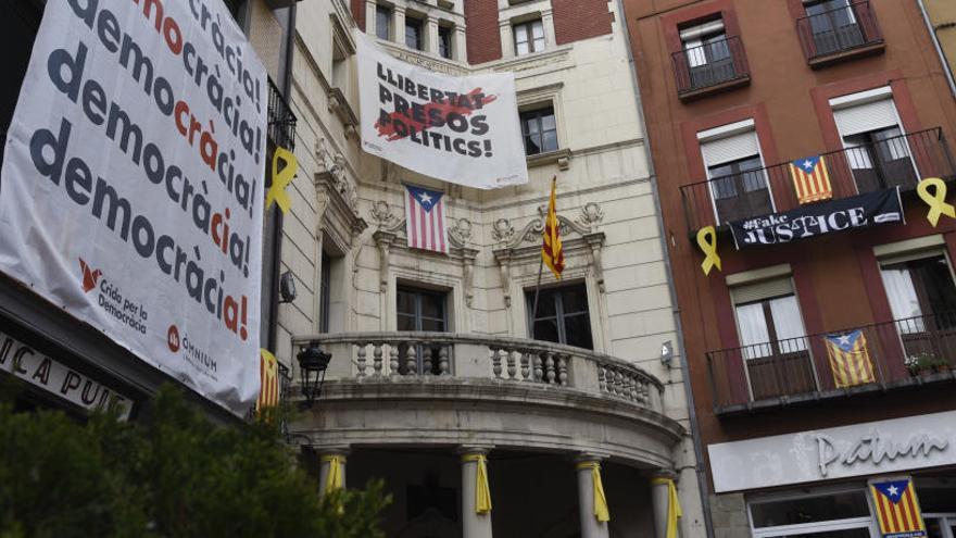 La junta electoral demana a l&#039;Ajuntament de Berga que retiri els símbols independentistes