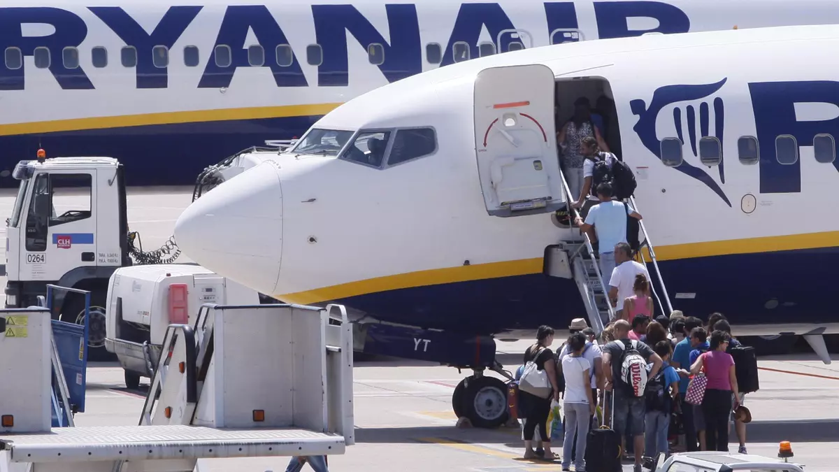 Ryanair canvia de sobte la norma d'equipatge de mà: aquestes són les novetats
