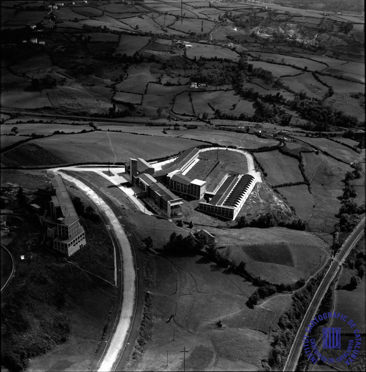 Un vuelo al pasado: así era Asturias, desde el aire, en 1962