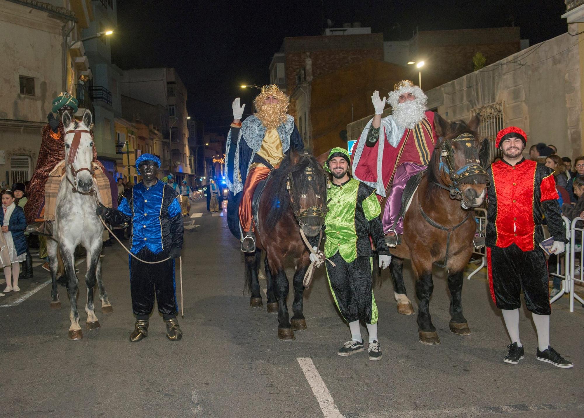 Los Reyes Magos reparten ilusión por los pueblos de la Ribera