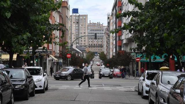 La avenida de Os Mallos, ayer, en su confluencia con la ronda de Outeiro. | //VÍCTOR ECHAVE