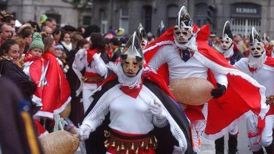 Xinzo reitera el desfile para el Domingo de Piñata y prevé un baile de mascaritas