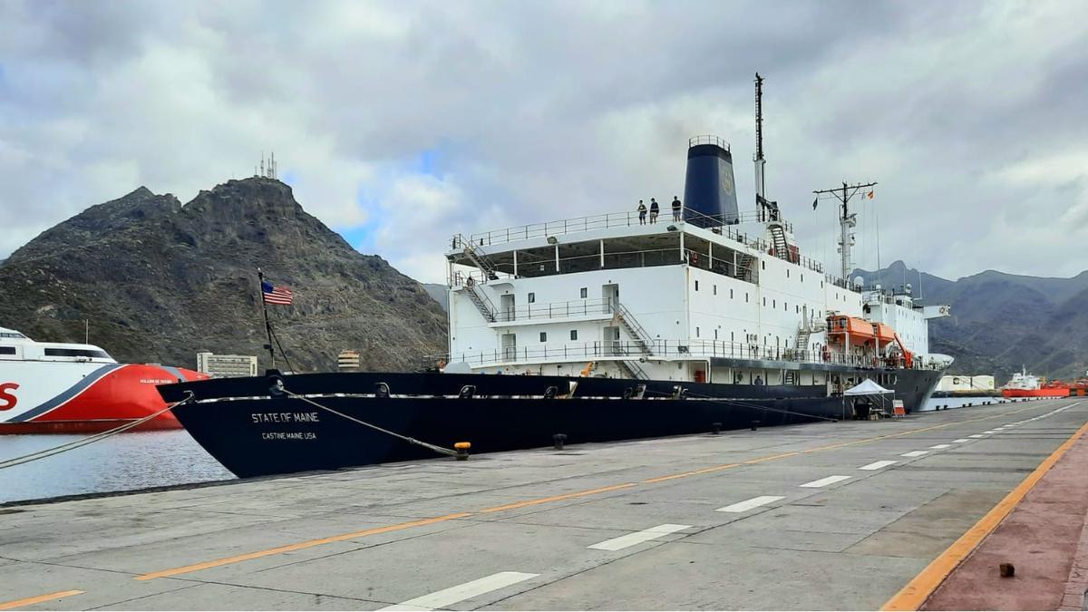 Buque escuela estadounidense State of Maine, en el Puerto de Santa Cruz de Tenerife.