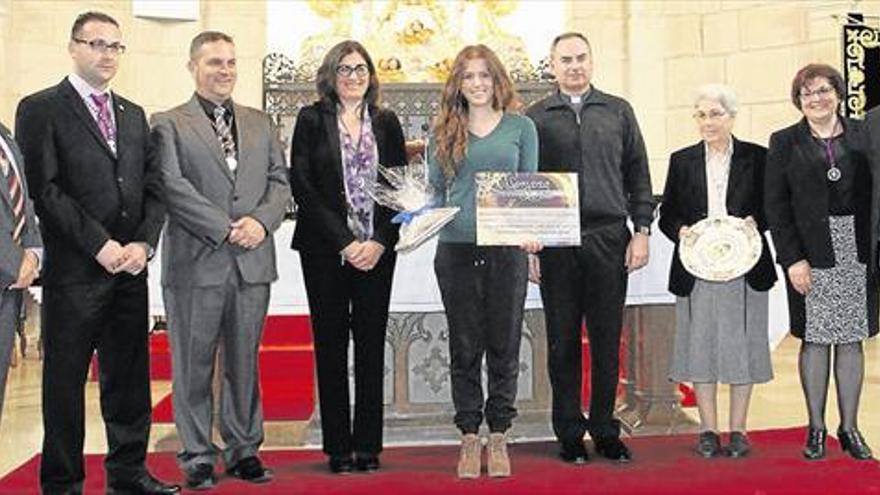 Una alcorina gana el concurso de carteles sacros