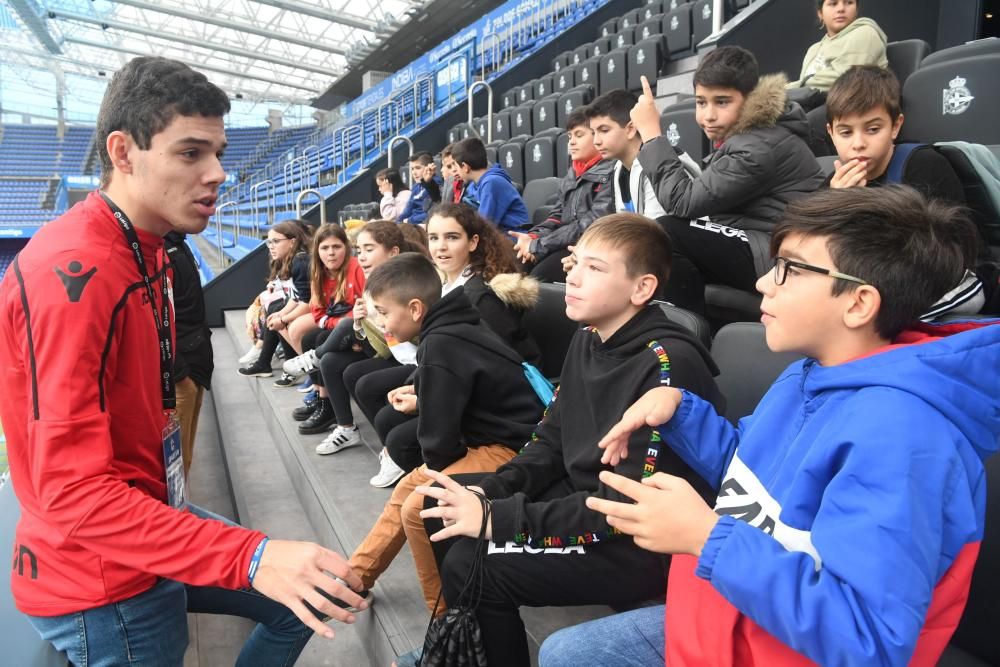 Cerca de medio centenar de alumnos fueron invitados a disfrutar de la experiencia blanquiazul y a conocer las entrañas del deportivismo.