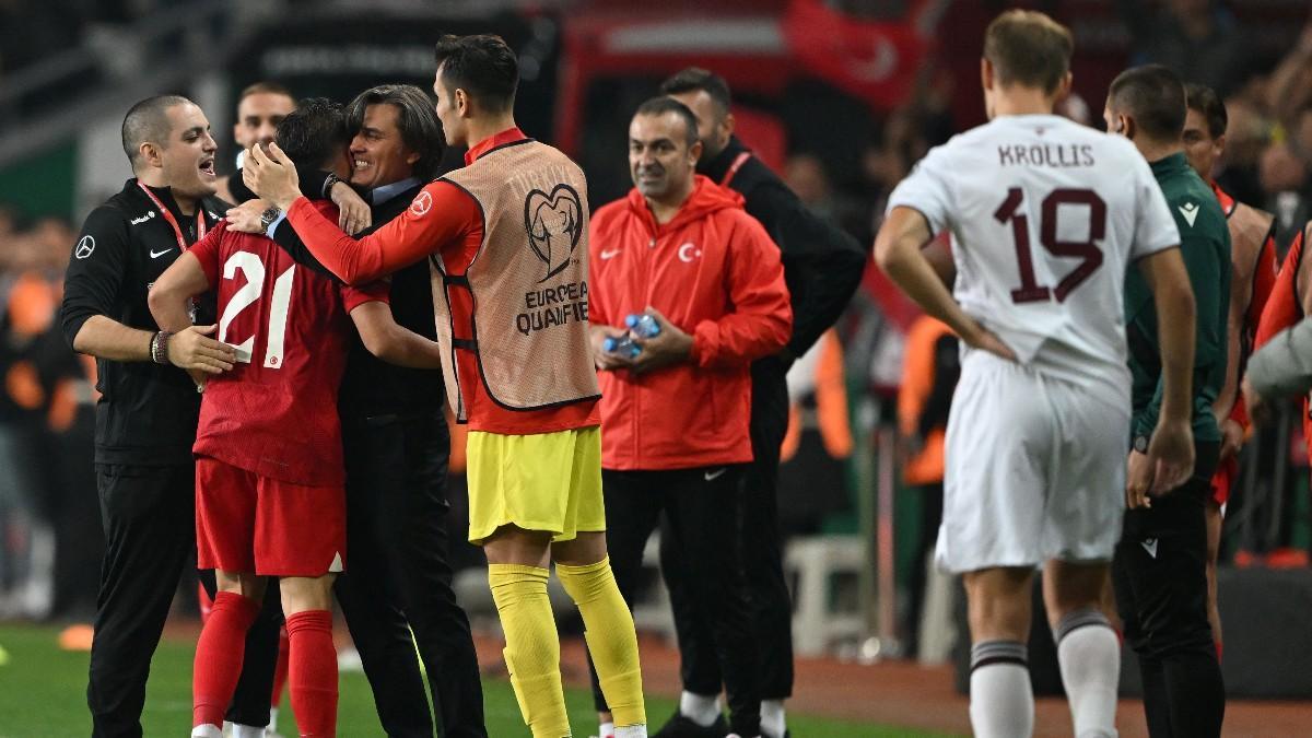 Montella celebra uno de los goles turcos junto a sus jugadores