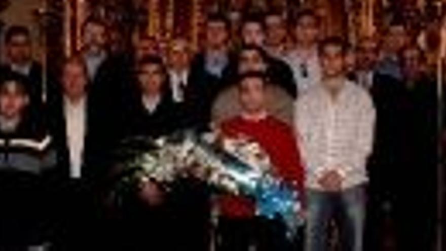 Ofrenda floral del EJC Almendralejo a la Virgen
