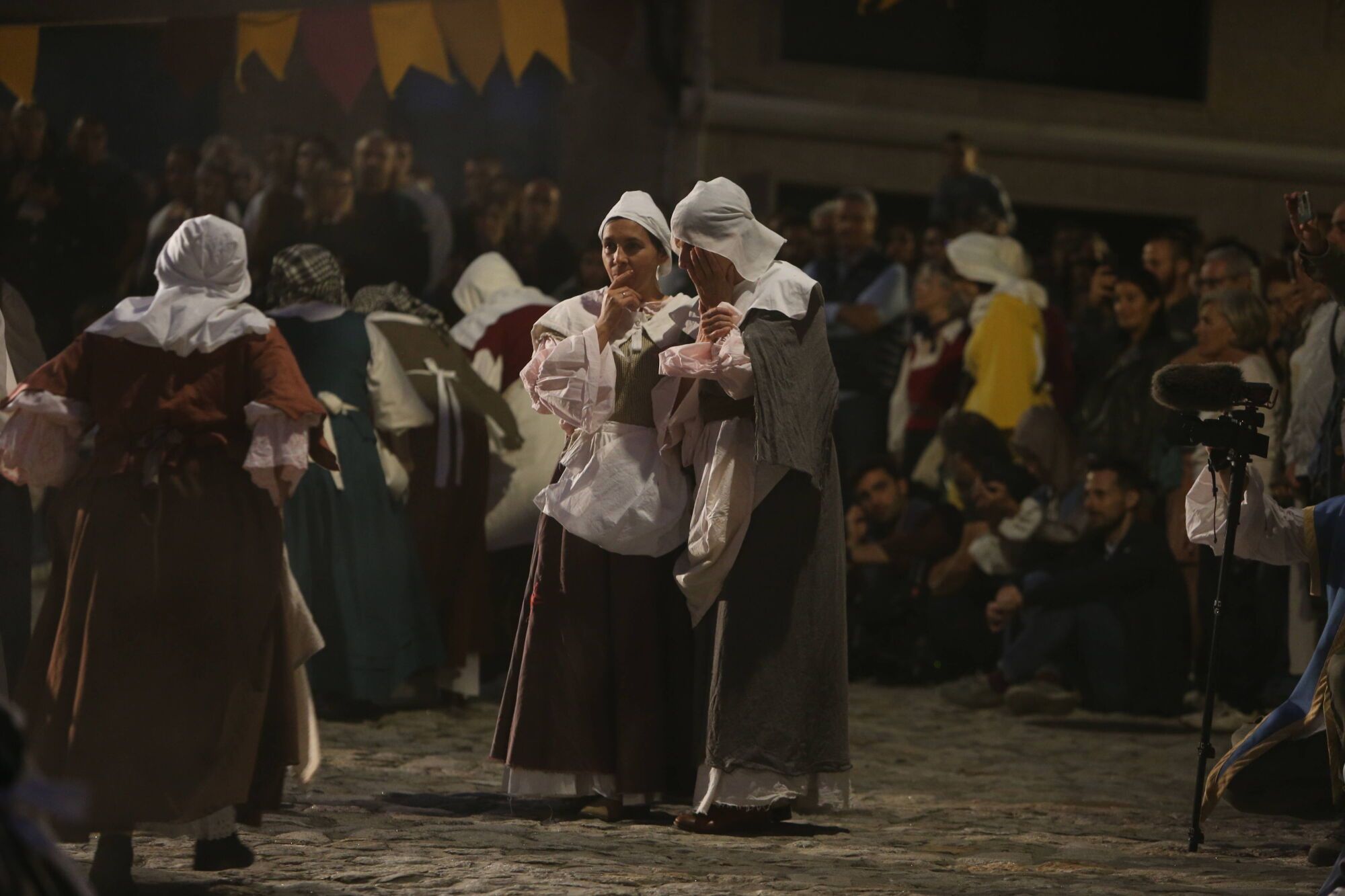 REPRESENTACION TEATRAL DE LA INVASION TURCA DEFENSA DA VILA POR LAS CALLES DE CANGAS