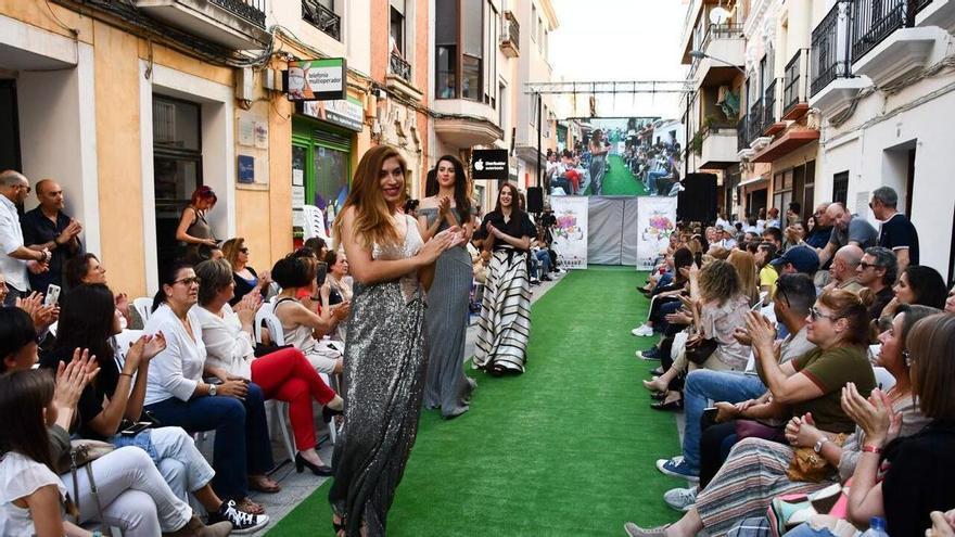 El comercio de Badajoz sale a la calle: moda, talleres, música y venta de 'stock' para atraer clientes