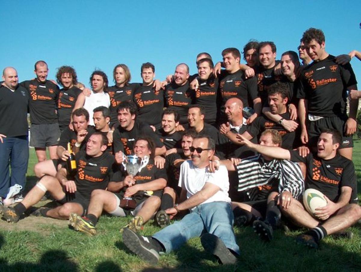 Equipo que consiguió el ascenso a DHB por la puerta grande, ganando la Copa FER en la temporada 2003-04.