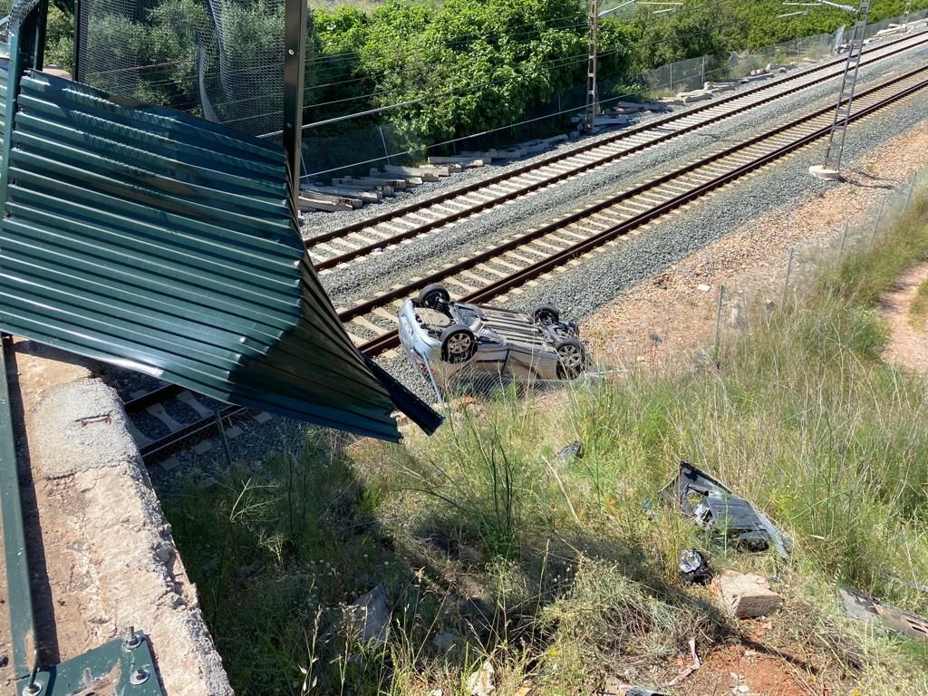 Un coche sufre un accidente en Nules