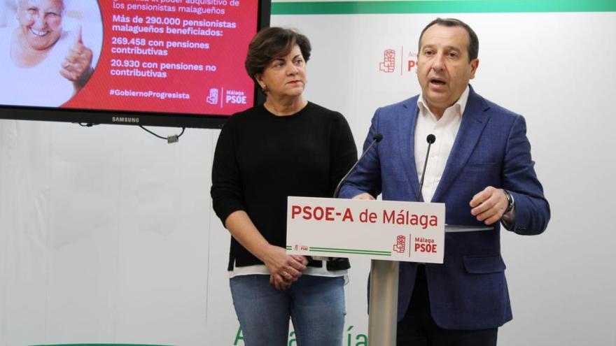 José Luis Ruiz Espejo y Fuensanta Lima, durante la rueda de prensa sobre las pensiones.