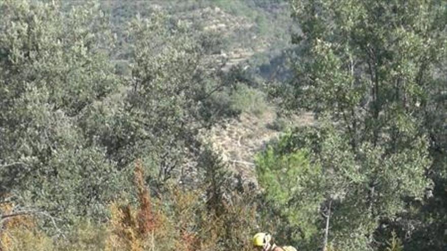 La DGA investiga la causa del incendio que cercó la gasolinera