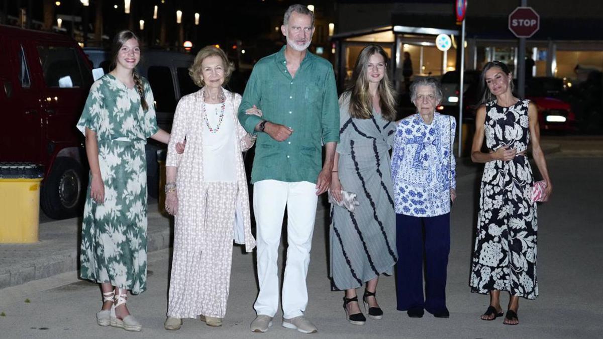 El rey Felipe VI lució nuevamente las zapatillas mallorquinas Yuccs en su estancia en Palma.