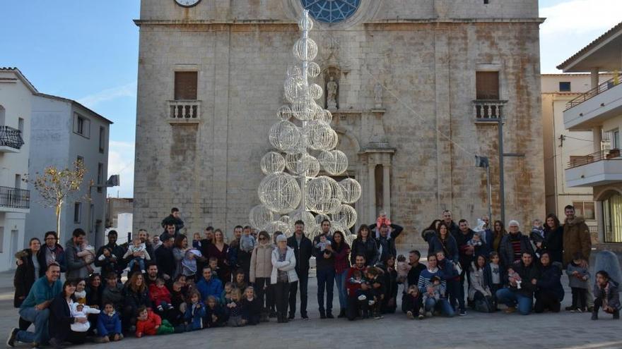 Els nous escalencs i escalenques amb les seves famílies.