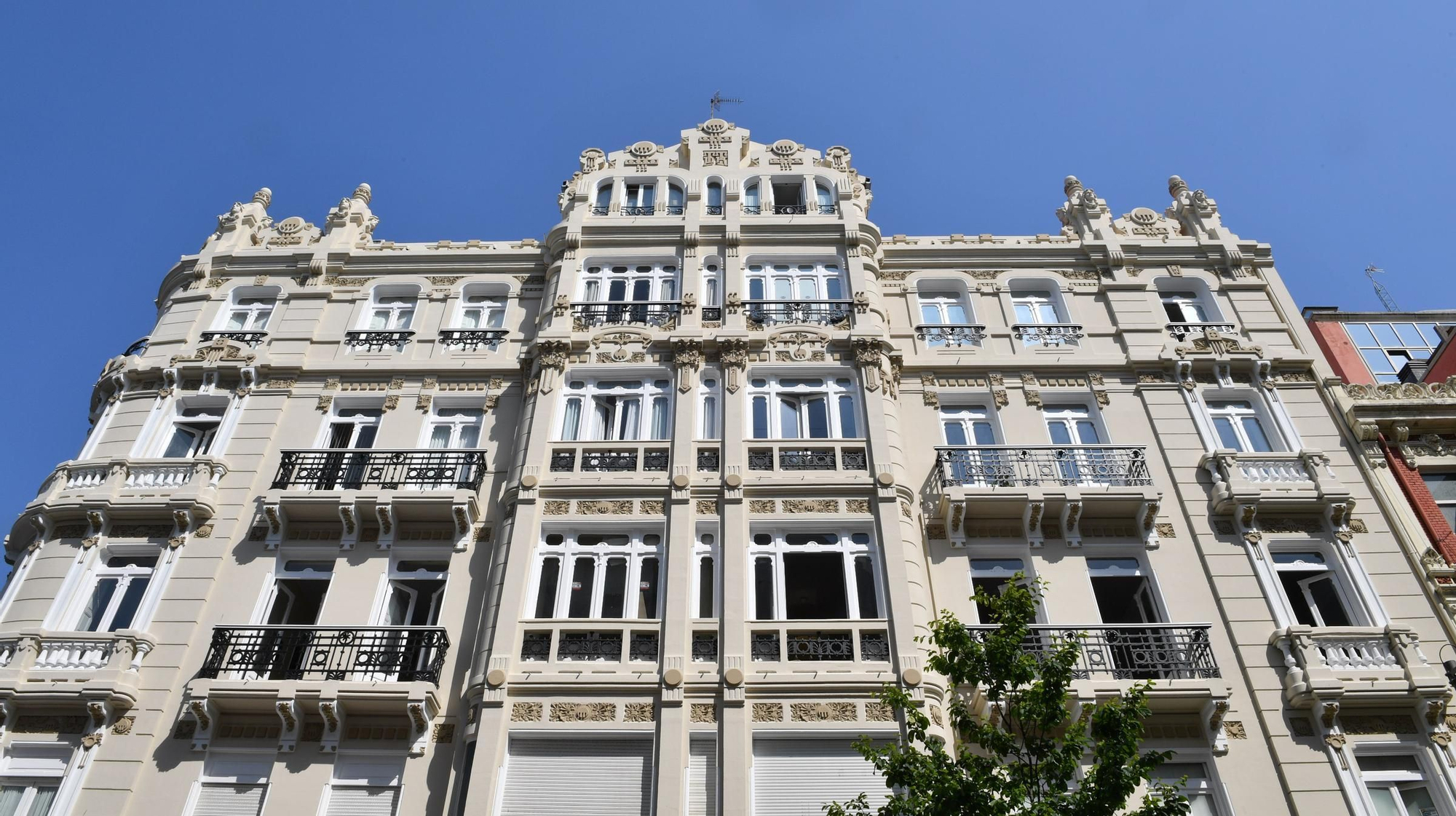 La Casa Viturro ya luce su fachada descubierta al completo