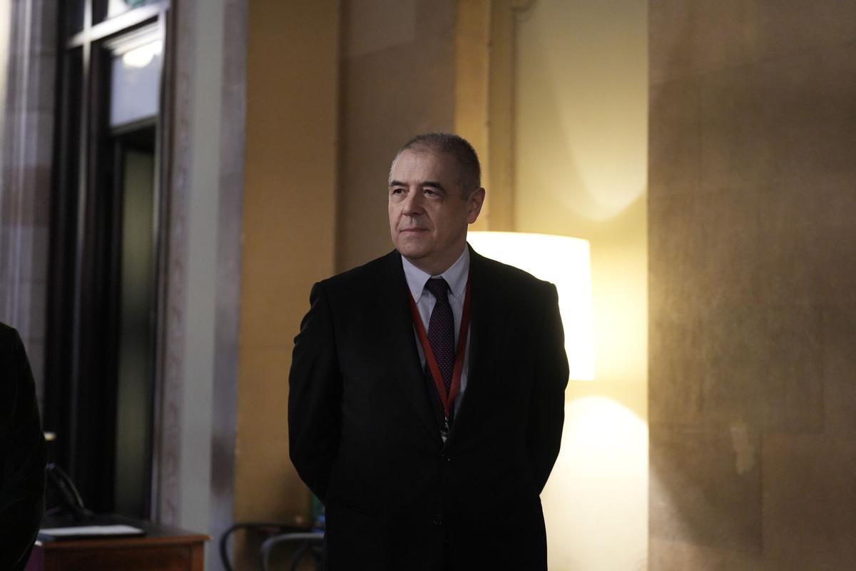 El director de Antifrau, Josep Tomàs Salas, durante la comisión en el Parlament.